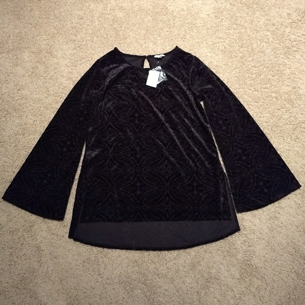 🆑 3 for $15 IDEAL Black High Low Velvet Top